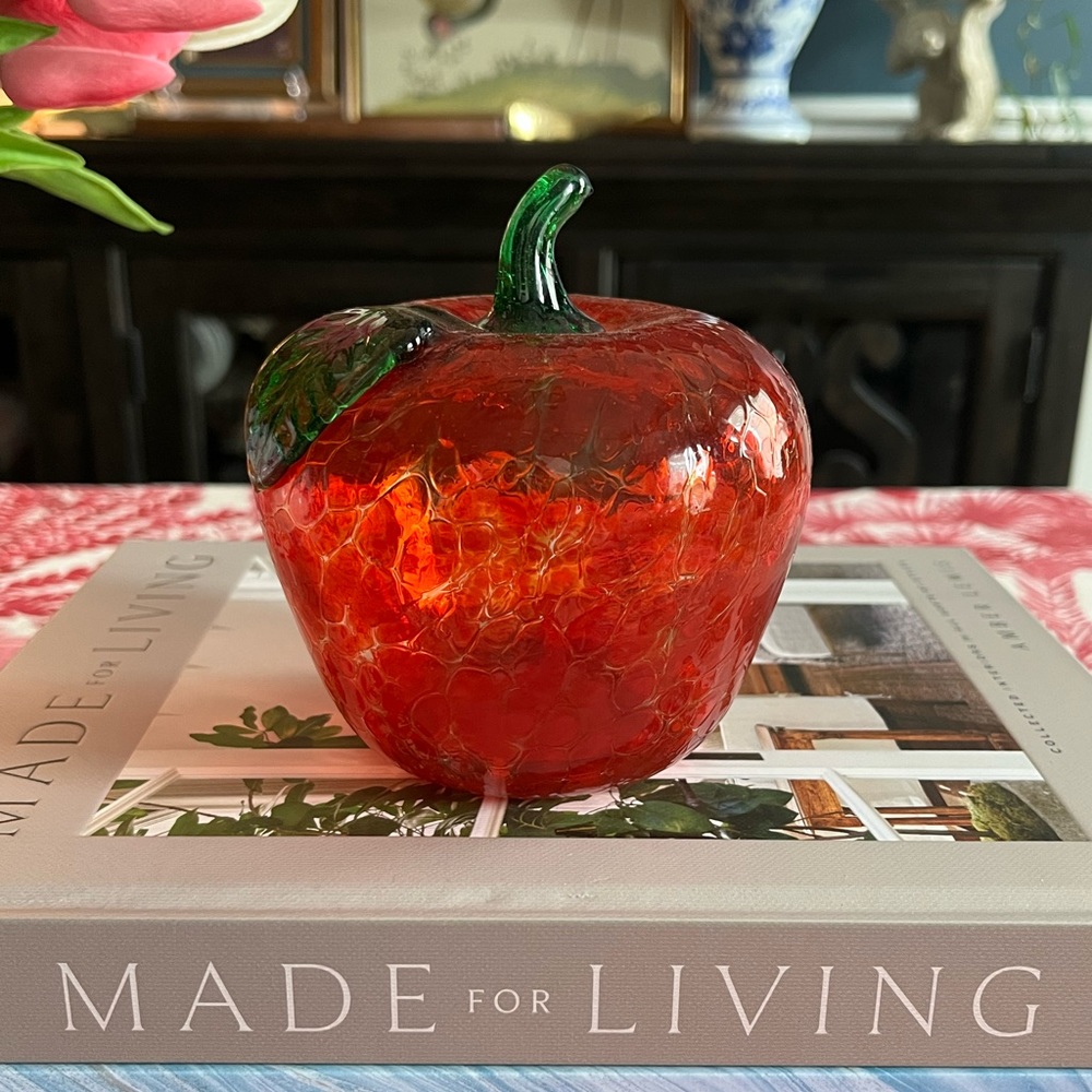 Vintage Hand Blown Red Mottled Art Glass Apple 🍎